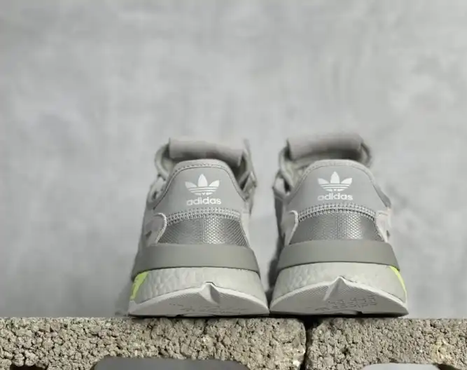 hype Adidas Sneakers