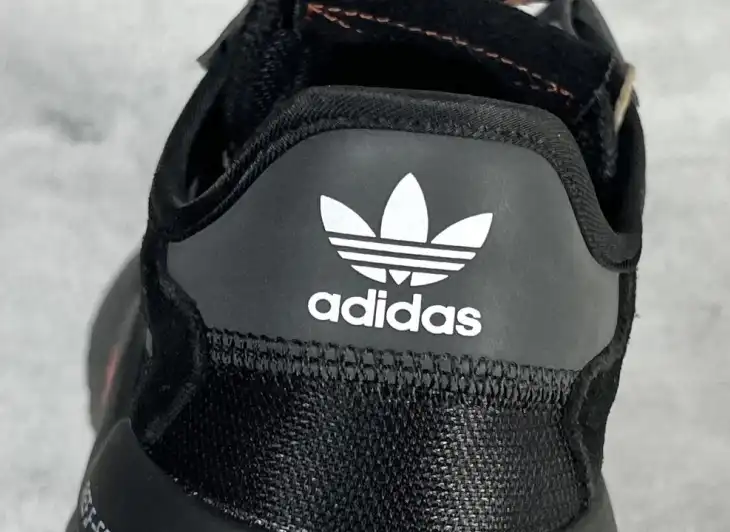 hype Adidas Sneakers