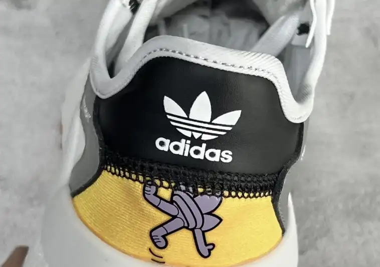 hype Adidas Sneakers