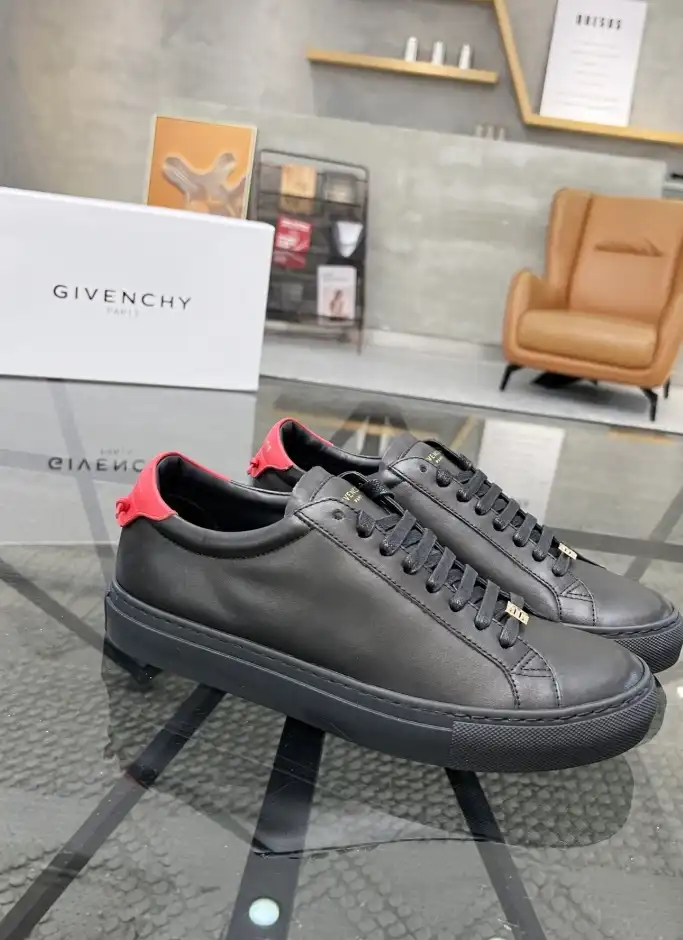 hype Givenchy Sneakers