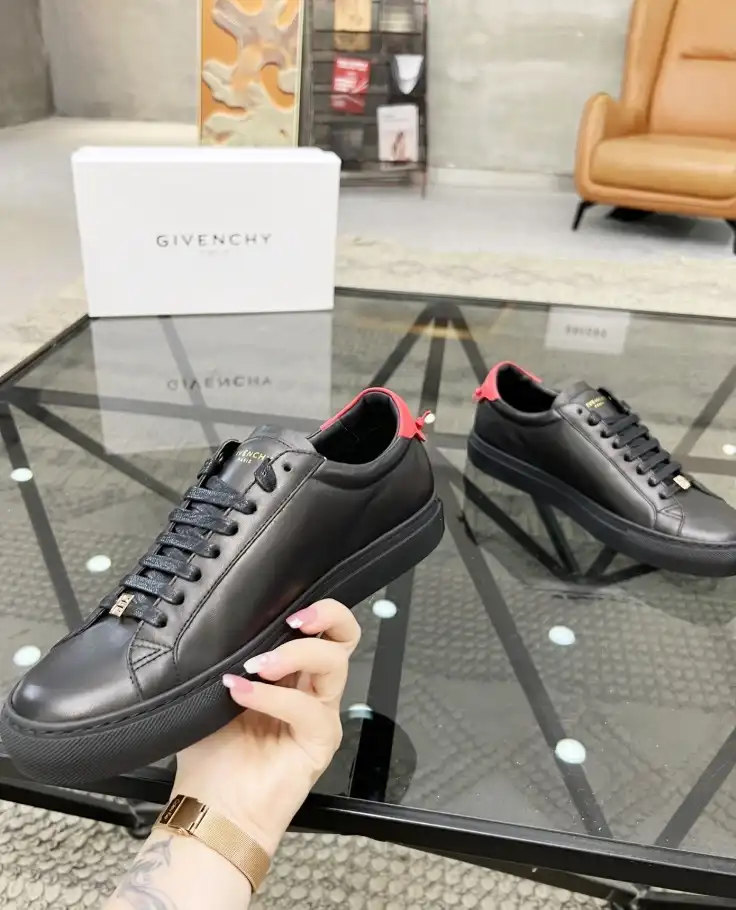 hype Givenchy Sneakers