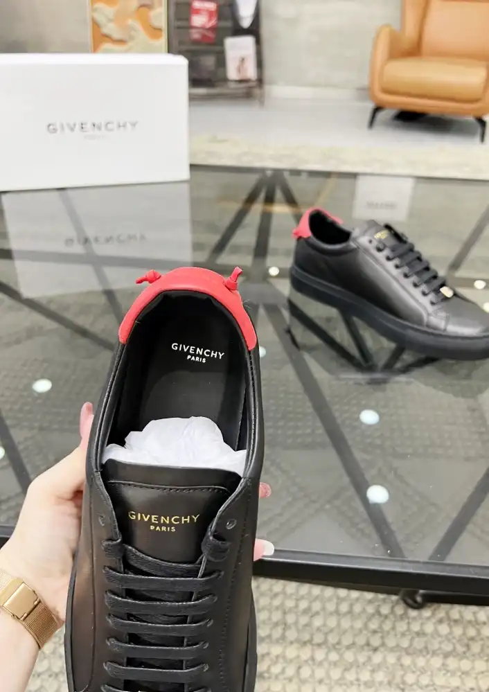 hype Givenchy Sneakers