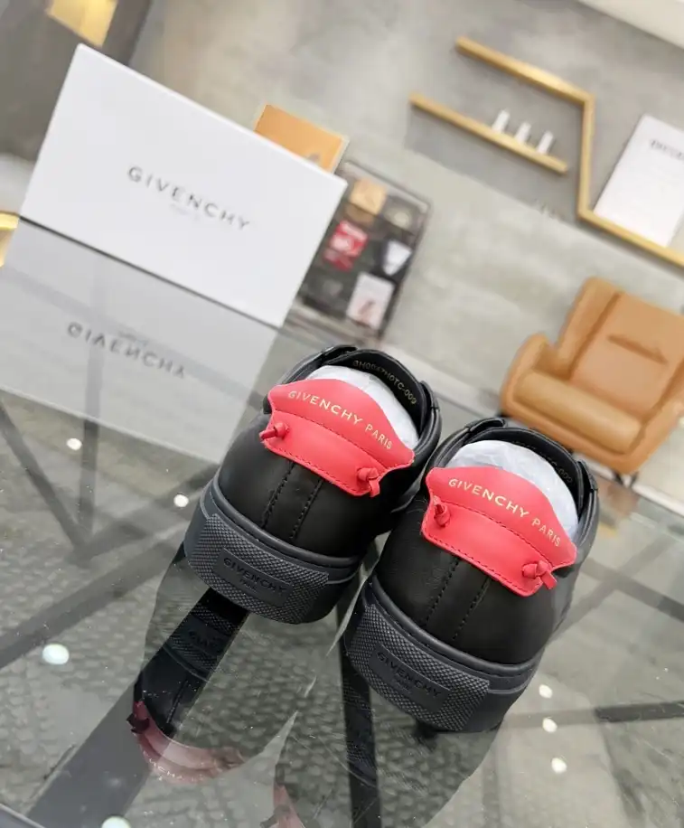 hype Givenchy Sneakers