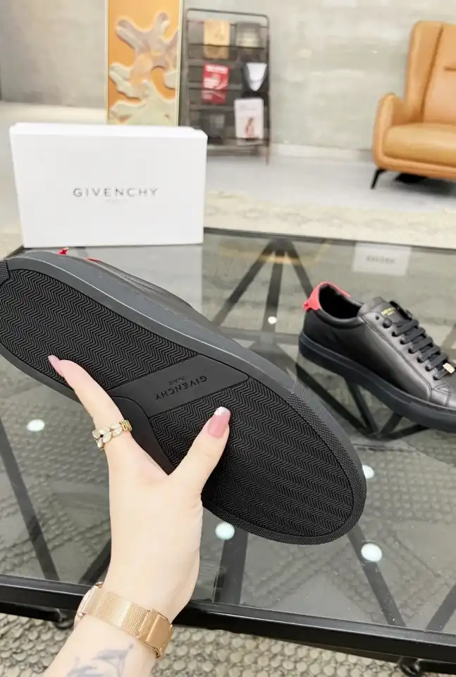 hype Givenchy Sneakers