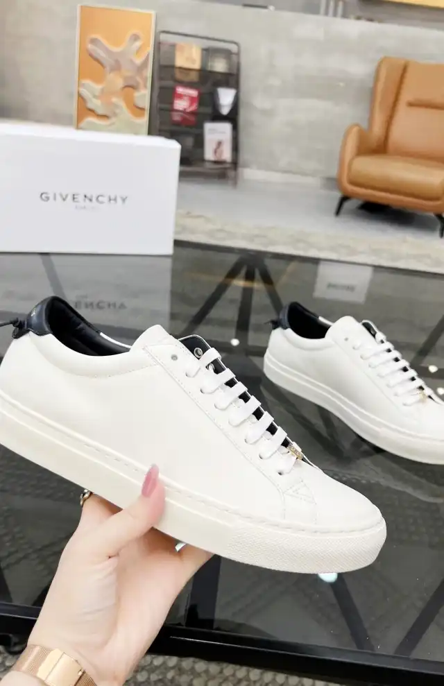 hype Givenchy Sneakers