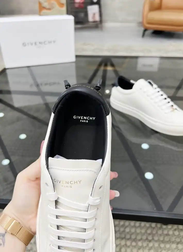 hype Givenchy Sneakers