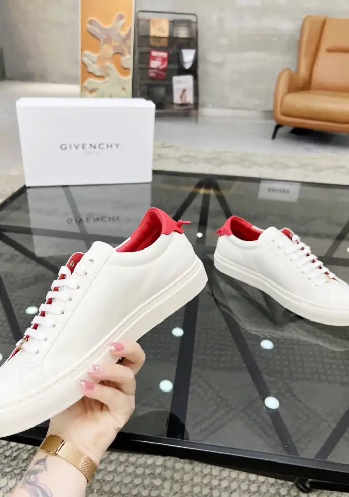 hype Givenchy Sneakers