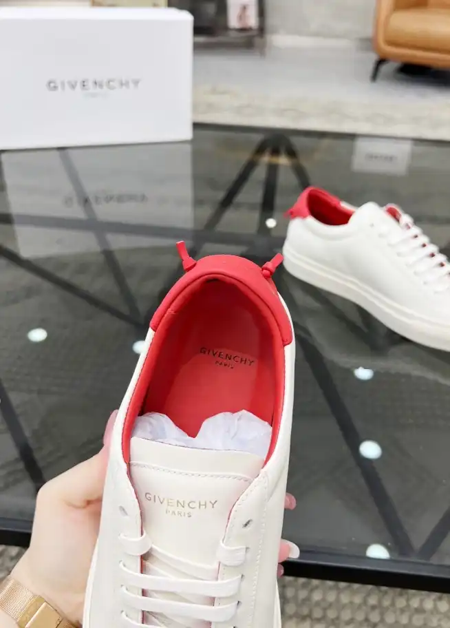 hype Givenchy Sneakers