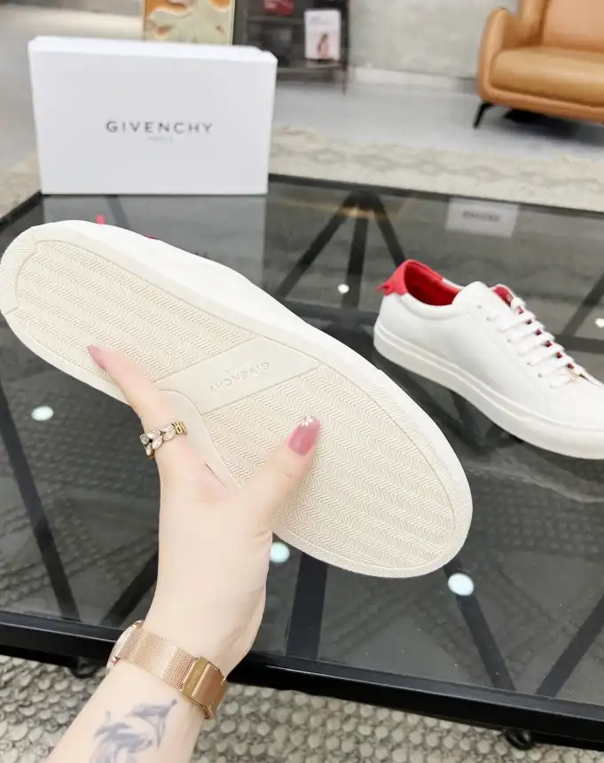 hype Givenchy Sneakers