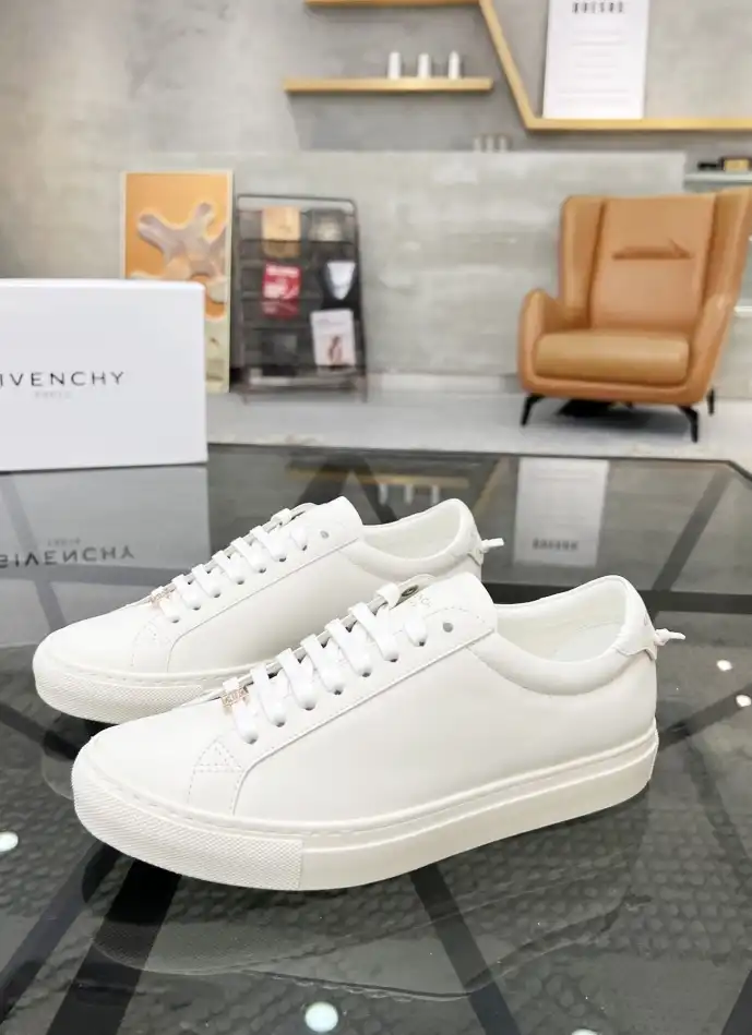 hype Givenchy Sneakers