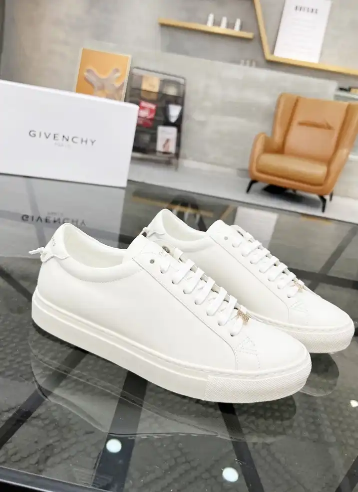 hype Givenchy Sneakers