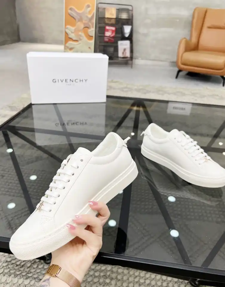 hype Givenchy Sneakers