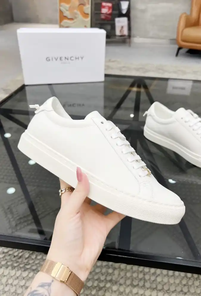 hype Givenchy Sneakers