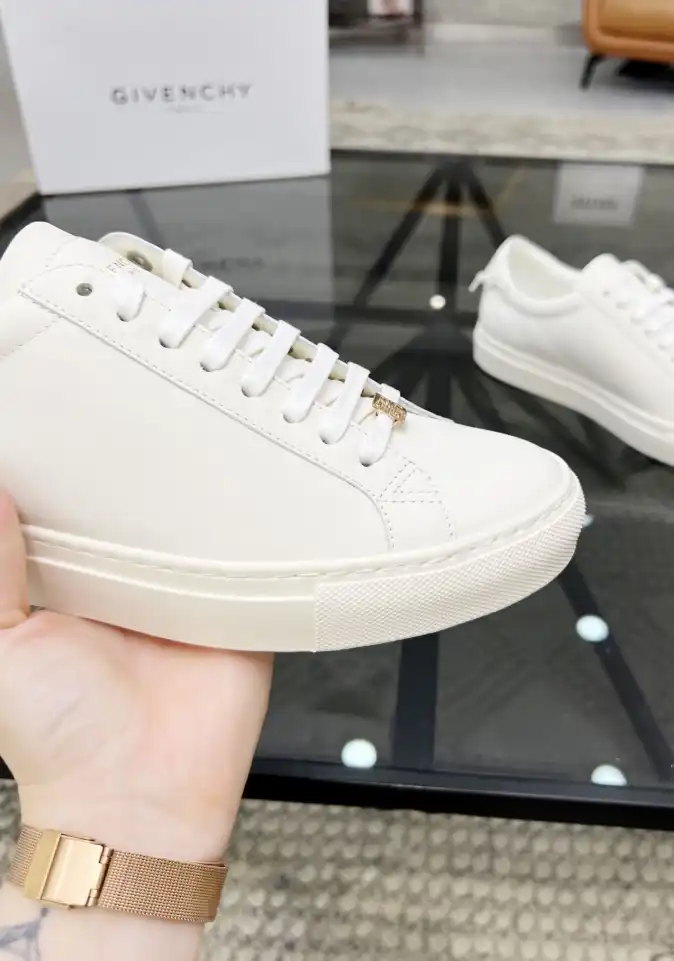 hype Givenchy Sneakers