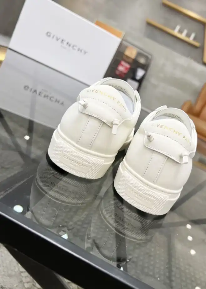 hype Givenchy Sneakers