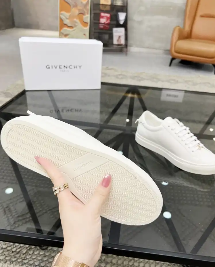 hype Givenchy Sneakers