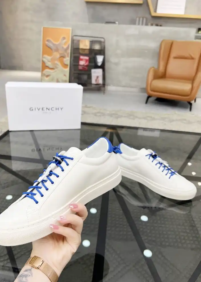 hype Givenchy Sneakers