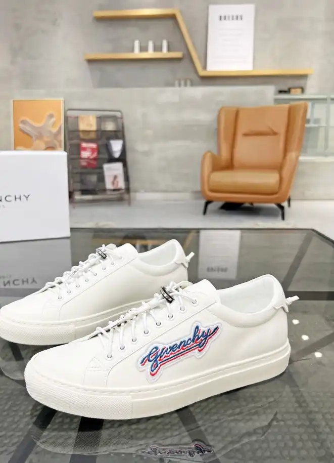 hype Givenchy Sneakers