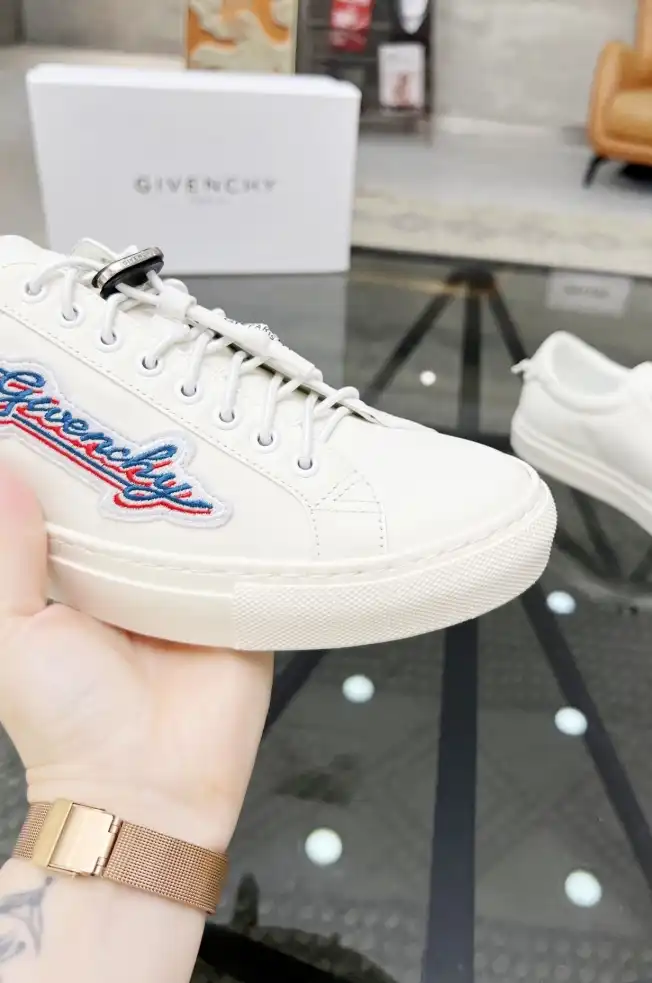 hype Givenchy Sneakers