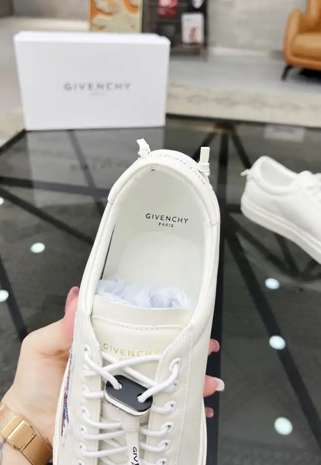 hype Givenchy Sneakers