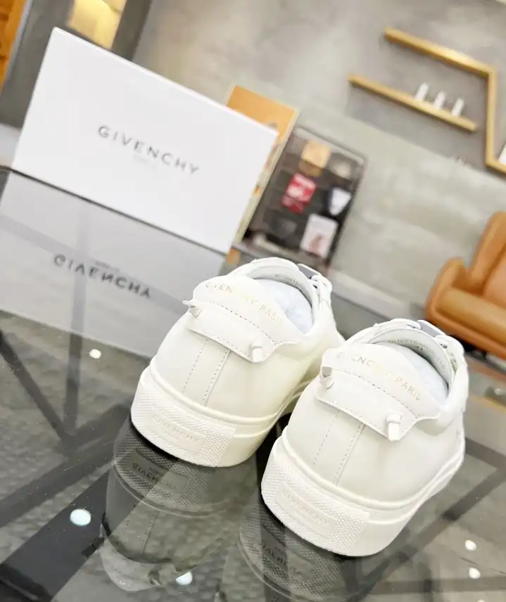 hype Givenchy Sneakers