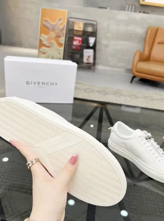 hype Givenchy Sneakers