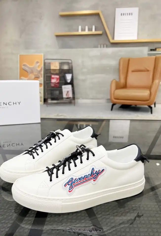 hype Givenchy Sneakers