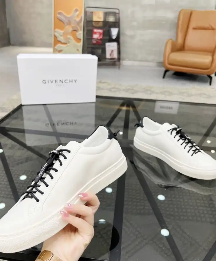 hype Givenchy Sneakers