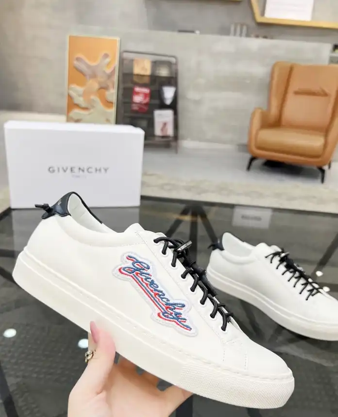 hype Givenchy Sneakers