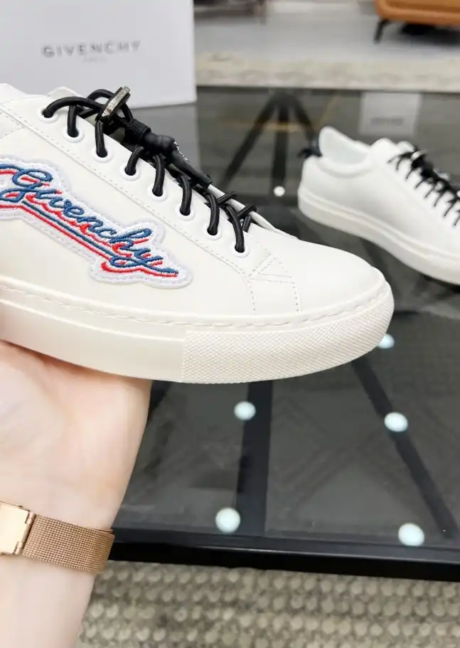 hype Givenchy Sneakers