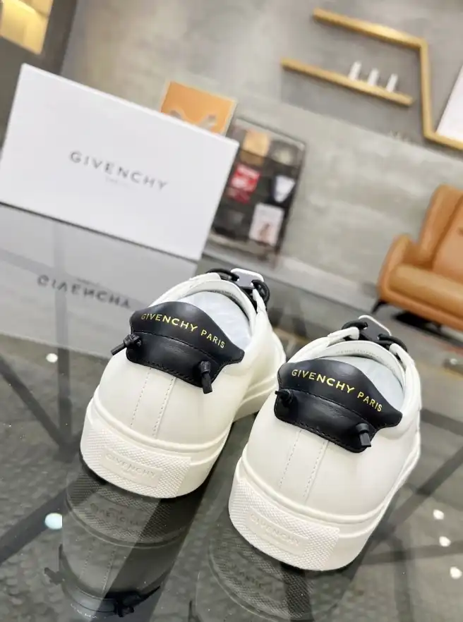 hype Givenchy Sneakers