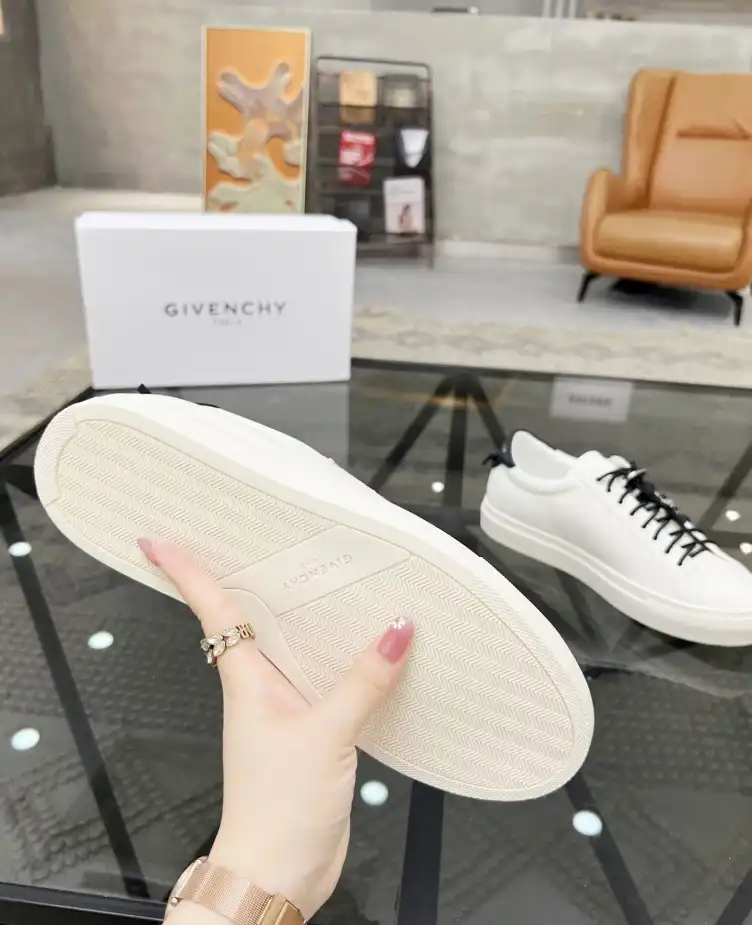 hype Givenchy Sneakers