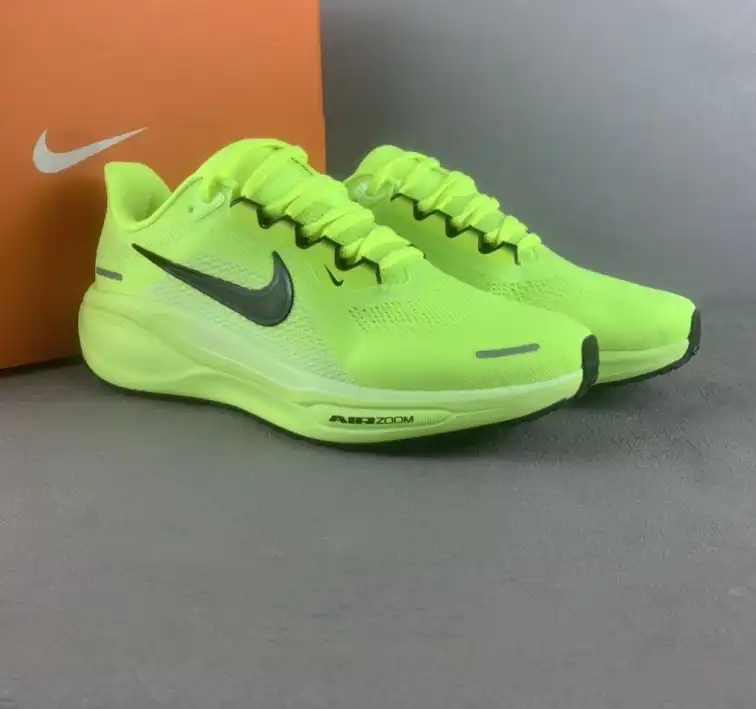 hype Nike Sneakers