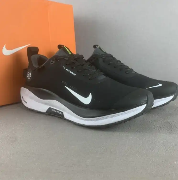 hype Nike Sneakers