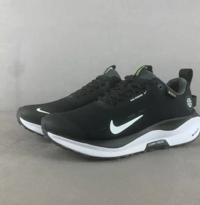 hype Nike Sneakers