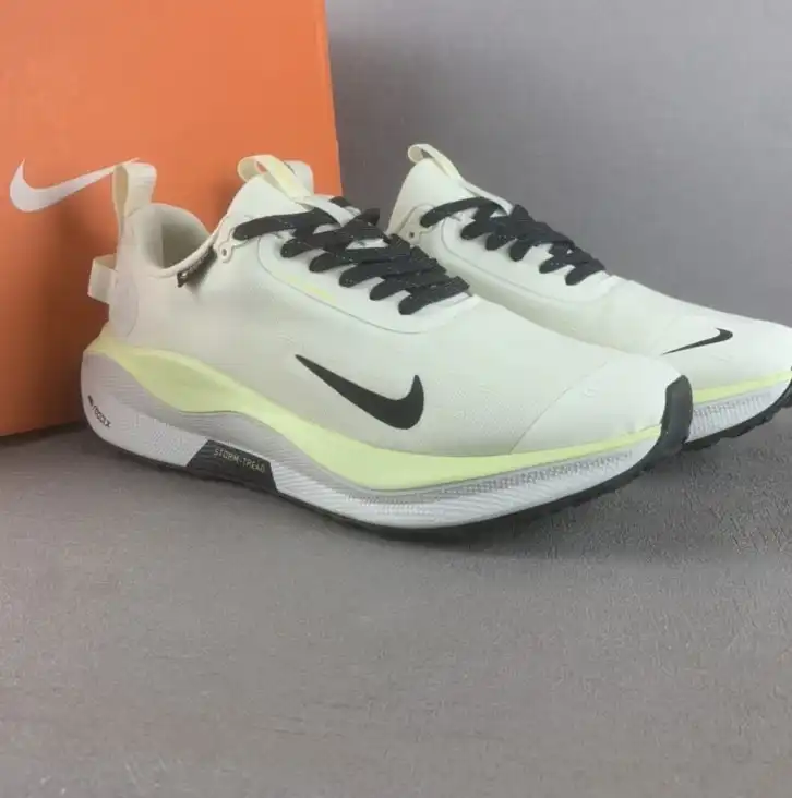 hype Nike Sneakers