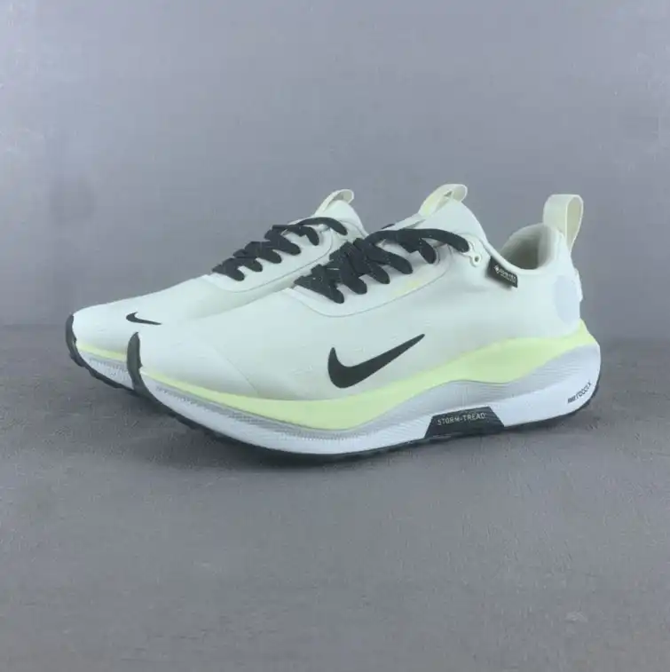 hype Nike Sneakers