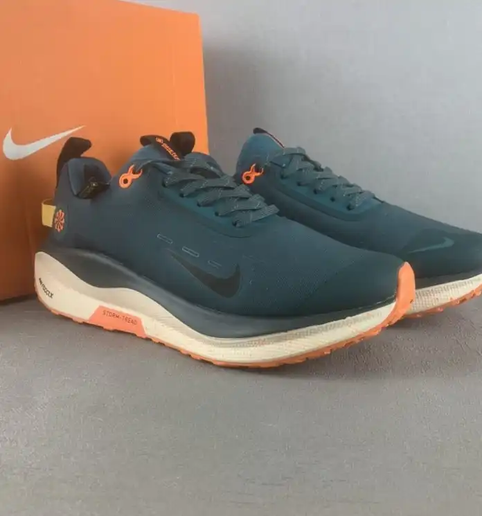 hype Nike Sneakers