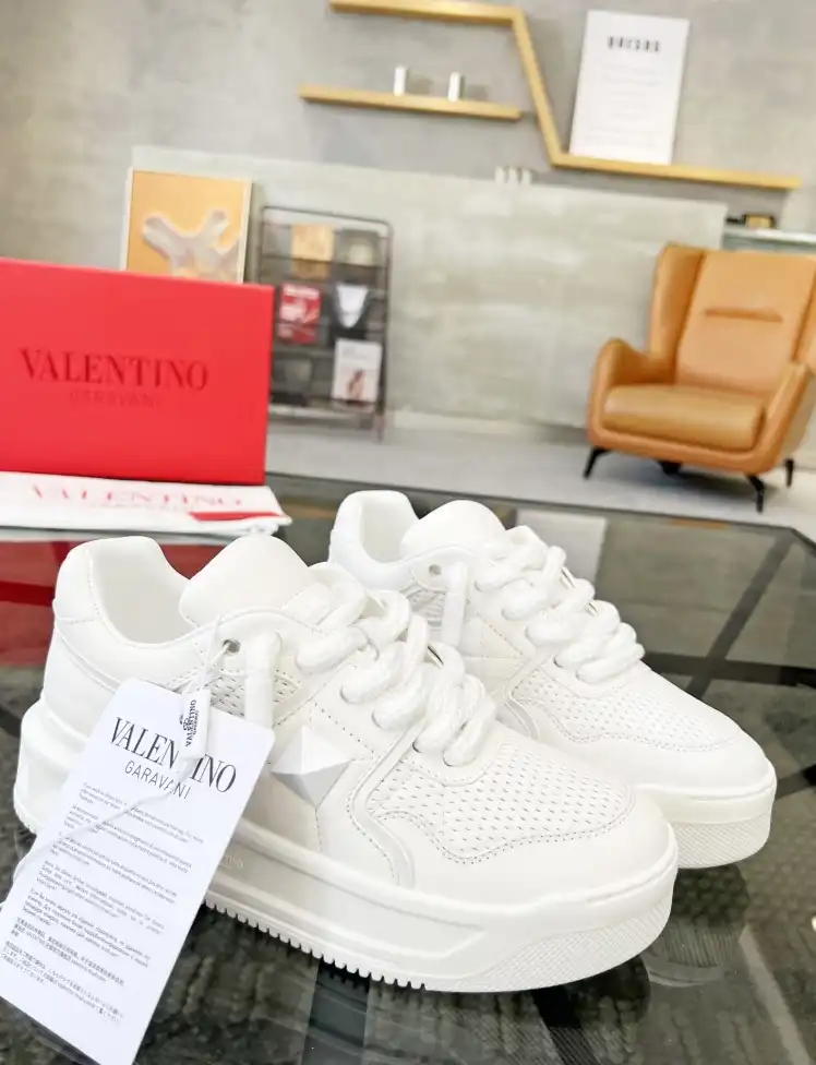 hype Valentino Sneakers