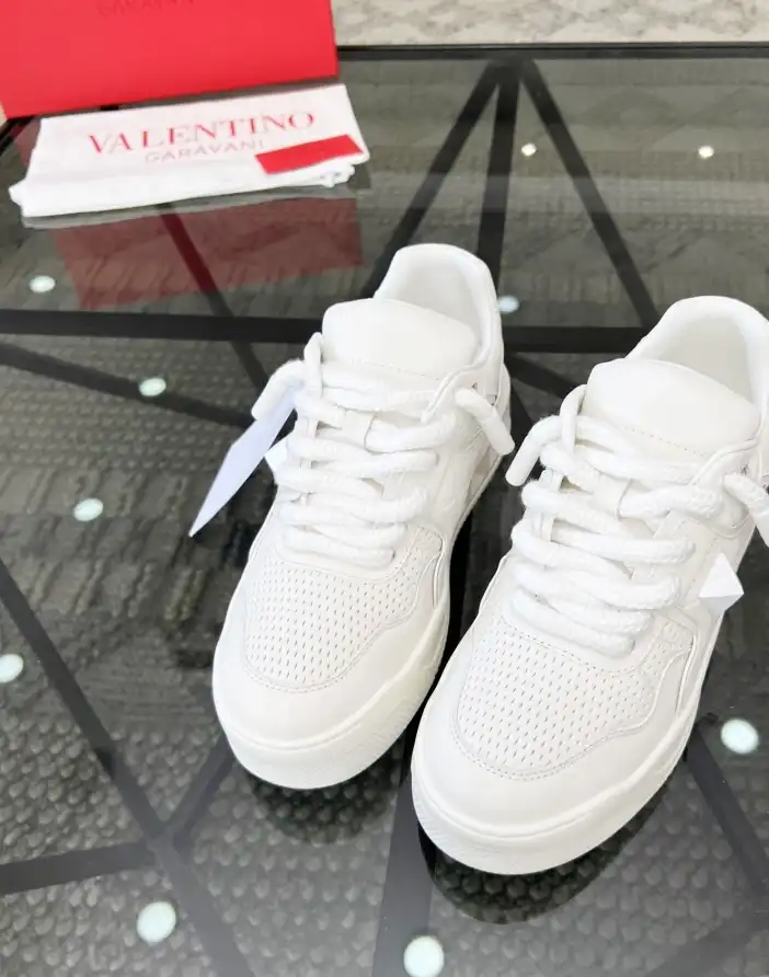 hype Valentino Sneakers