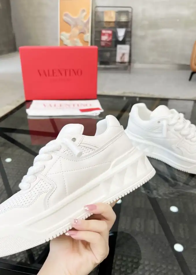 hype Valentino Sneakers