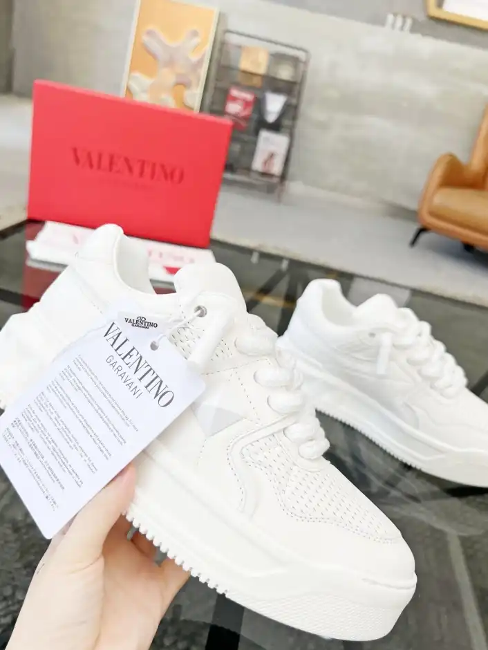 hype Valentino Sneakers