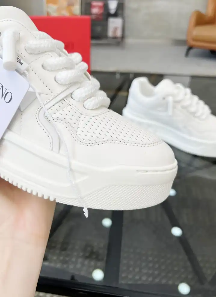 hype Valentino Sneakers