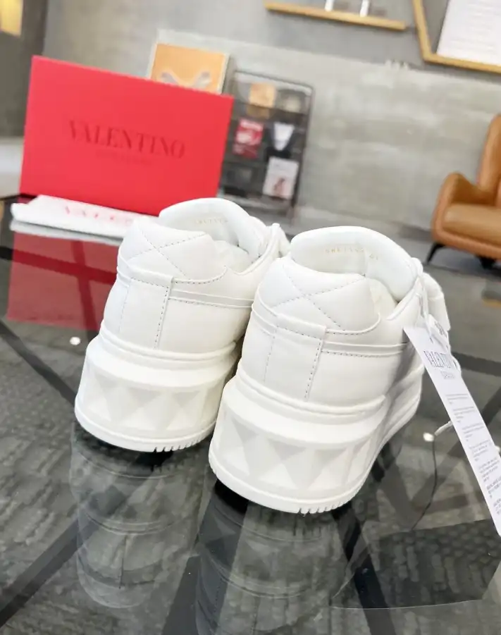 hype Valentino Sneakers