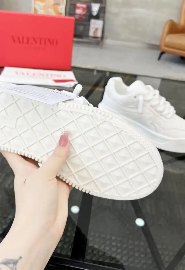 hype Valentino Sneakers