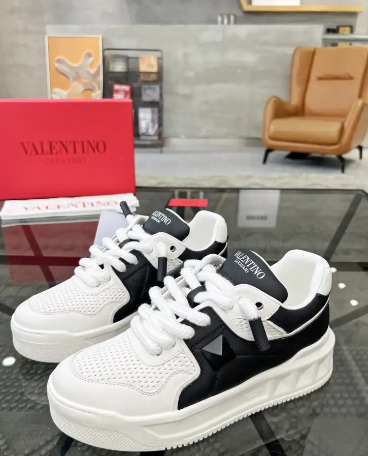 hype Valentino Sneakers