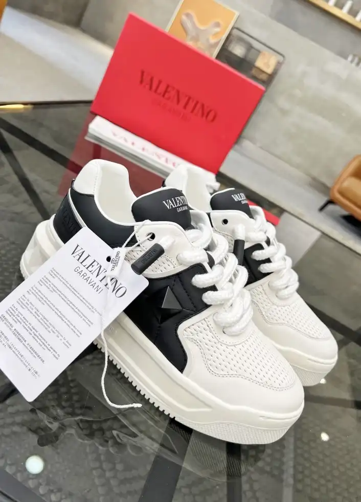 hype Valentino Sneakers