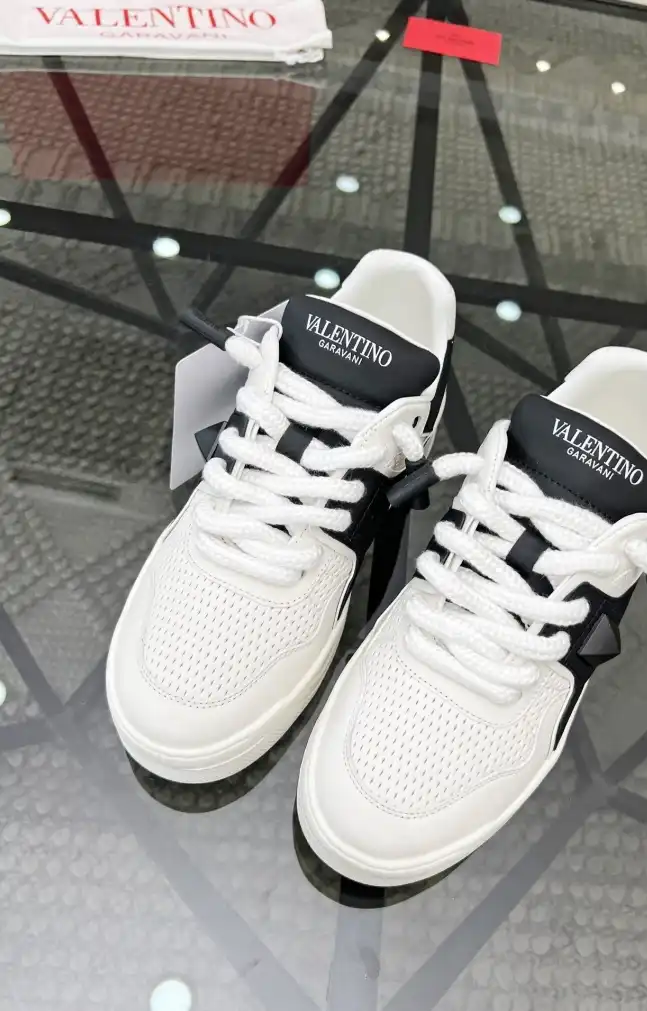 hype Valentino Sneakers