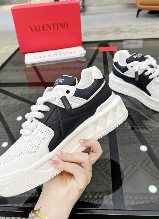 hype Valentino Sneakers