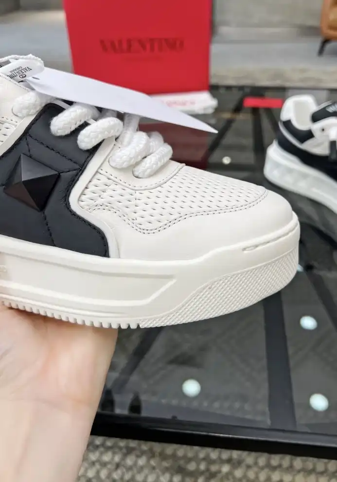 hype Valentino Sneakers